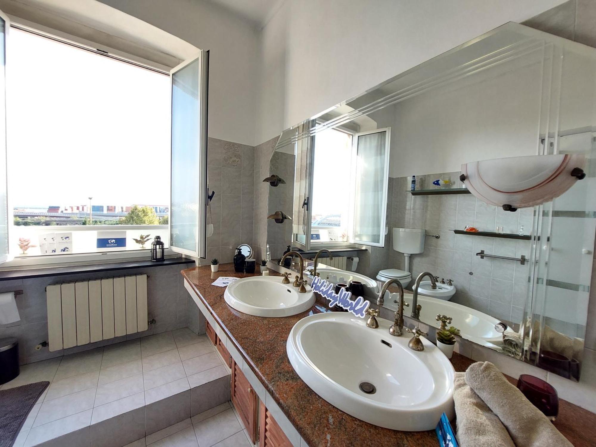 Casa Vittoria By Holiday World Genoa Exterior photo